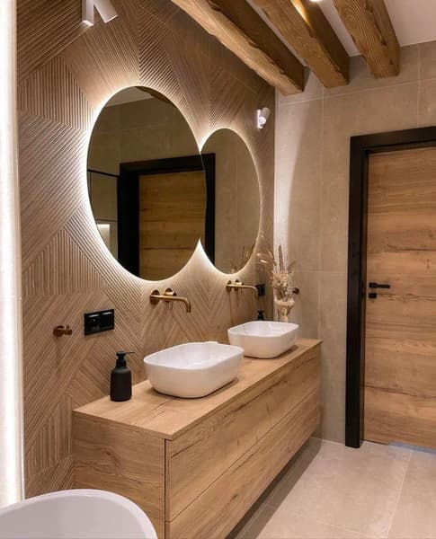 Móvel e espelho de casa de banho após pequena renovação