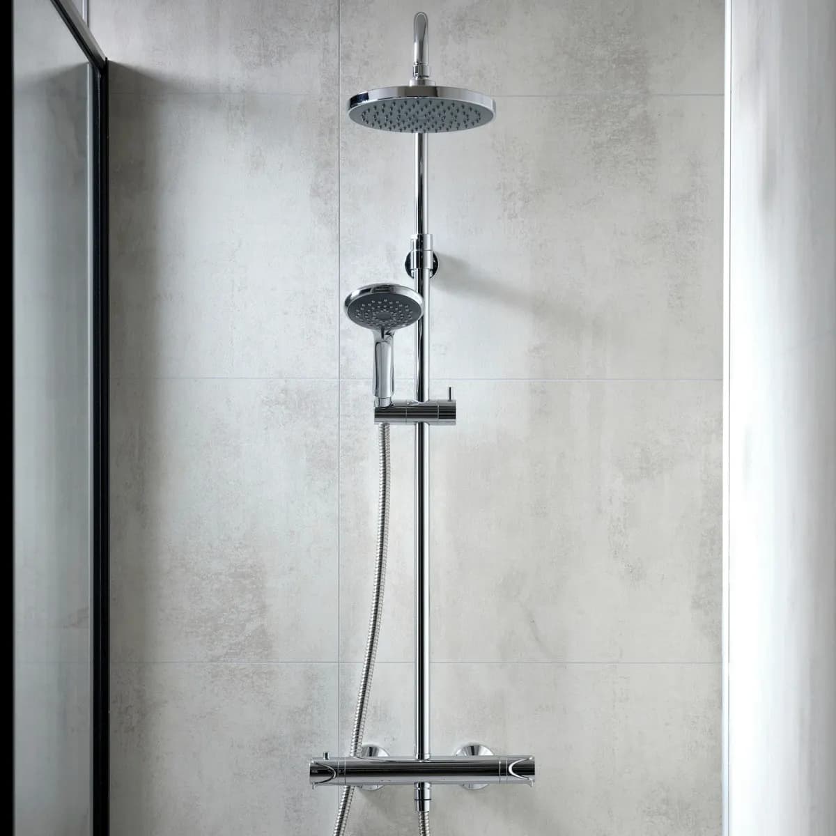 Instalação de duche misturador com varão e chuveiro